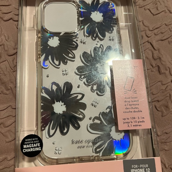 Selling a like new Kate Spade ♠️ case - Picture 5 of 5
